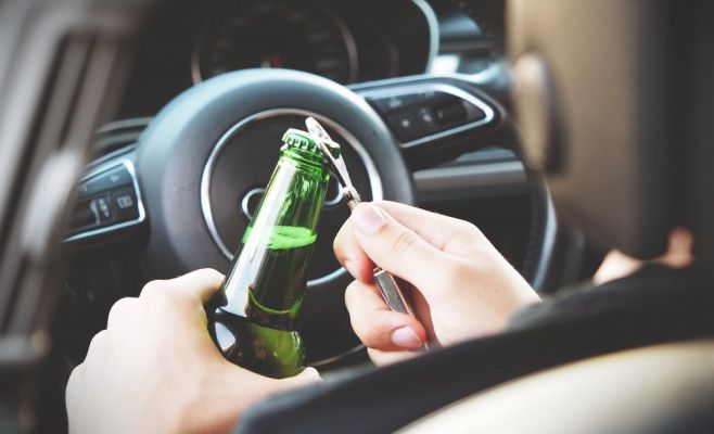 Пьяный водитель автобуса завёз пассажиров в поле и высадил их