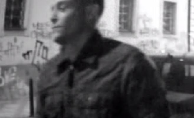 Полиция разыскивает вандалов, повредивших автомобили и городскую инфраструктуру