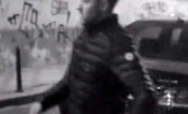 Полиция разыскивает вандалов, повредивших автомобили и городскую инфраструктуру