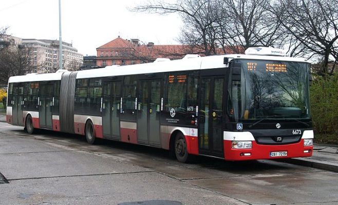 Названы самые вместительные пражские автобусы и трамваи