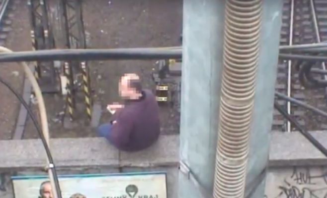 Полицейские в центре Праги убедили иностранца не совершать самоубийство