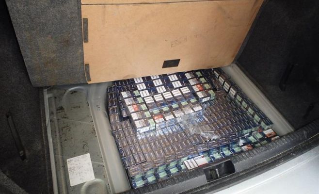 Задержан иностранец, пытавшийся незаконно ввести в Чехию десятки тысяч сигарет