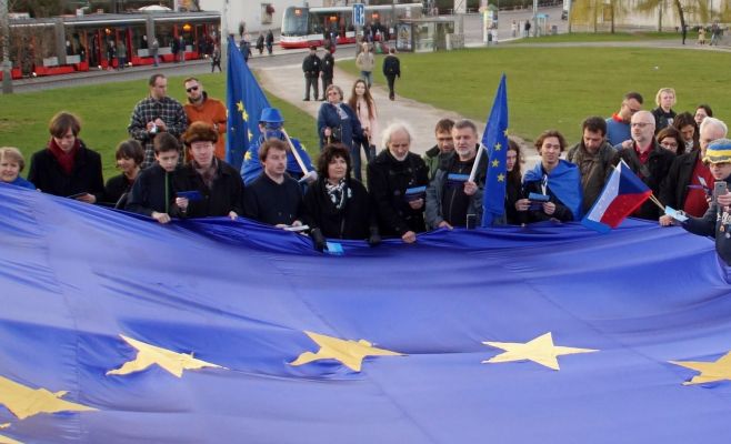 В Праге состоялись демонстрации против и в поддержку Евросоюза