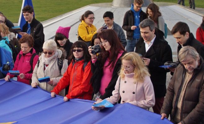 В Праге состоялись демонстрации против и в поддержку Евросоюза