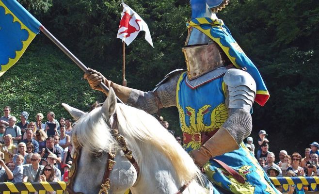 Пасха в замке Окорж