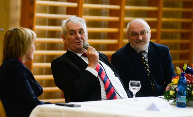 Президент Чехии прокомментировал наличие детского порно на своём компьютере