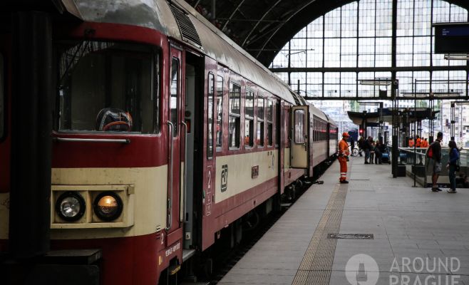Движение поездов между Прагой и Колином было прервано из-за обнаруженного тела женщины