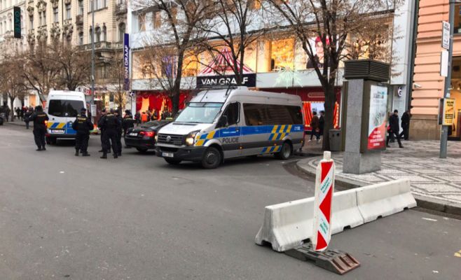 На Пасху в Праге туристов будут защищать полицейские с автоматами