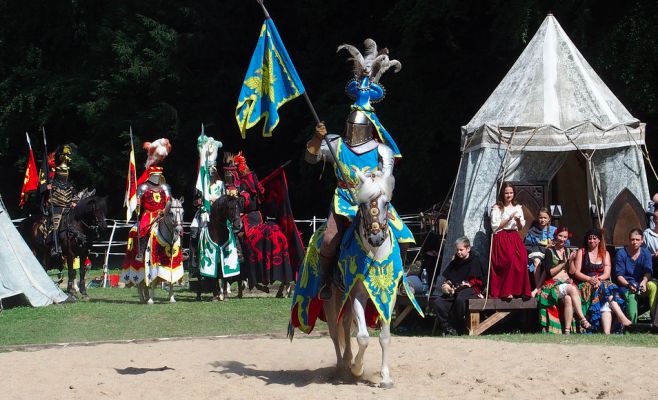 Средневековая Пасха в замке Окорж
