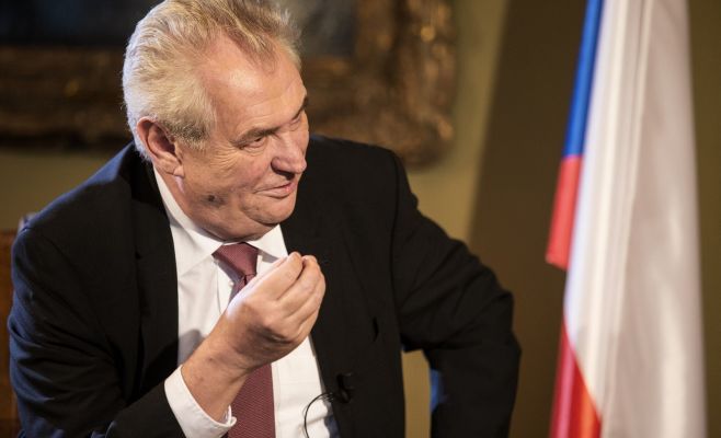 Президент Чехии сравнил валютные интервенции со сталинскими методами