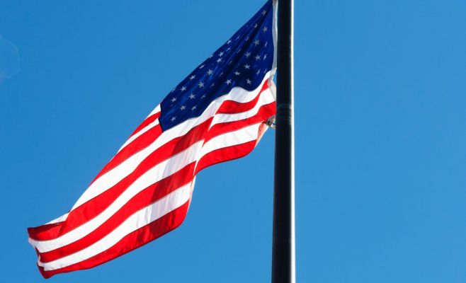 Около посольства США в Праге обнаружен подозрительный предмет, работают сапёры