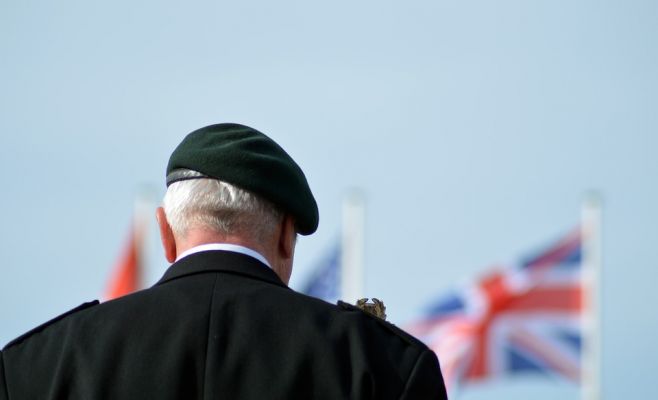 У посольства США состоялся парад исторических авто, приуроченный к освобождению Праги от немецких захватчиков