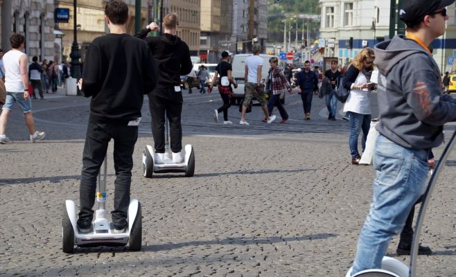 Сегвеи в центр Праги не вернутся, суд отклонил жалобу против запрета