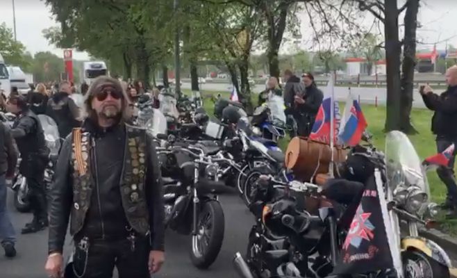 «Ночные волки» в Праге почтили память павших солдат, противники их не дождались