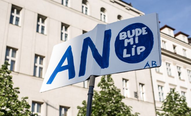 В Праге на демонстрацию против президента и министра финансов вышло более 20 тыс. человек