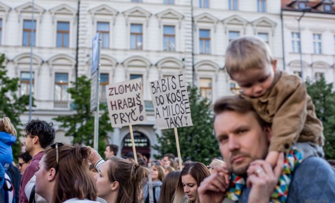 В Праге на демонстрацию против президента и министра финансов вышло более 20 тыс. человек