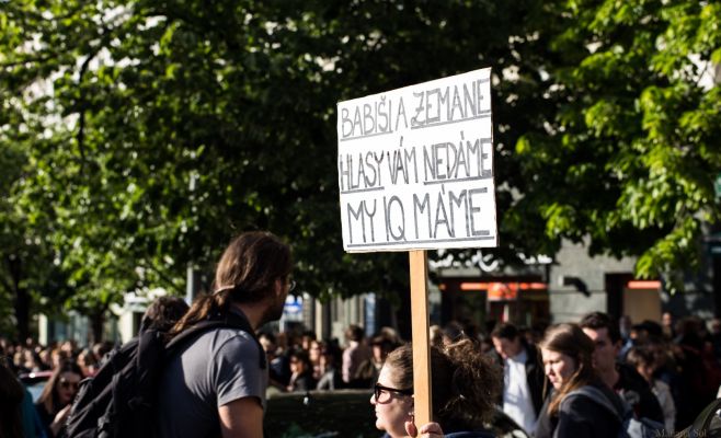 В Праге на демонстрацию против президента и министра финансов вышло более 20 тыс. человек