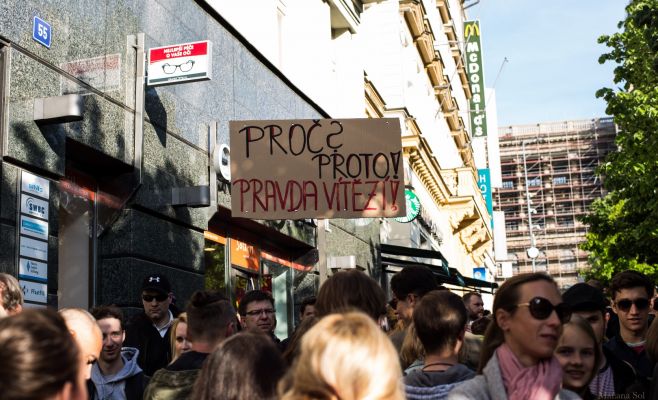 В Праге на демонстрацию против президента и министра финансов вышло более 20 тыс. человек