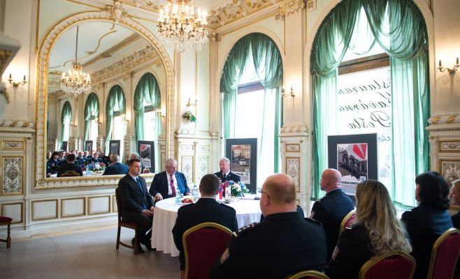 Земан назвал два способа, как решить политический кризис в Чехии