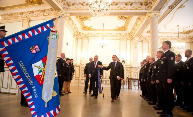 Земан назвал два способа, как решить политический кризис в Чехии