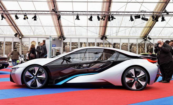 Шансов у нарушителей нет: полиция ЧР получила в распоряжение BMW i8