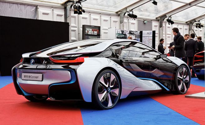 Шансов у нарушителей нет: полиция ЧР получила в распоряжение BMW i8