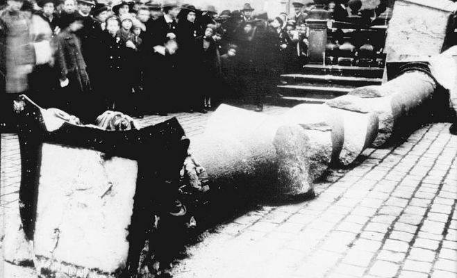 В центр Праги не вернётся Марианская колонна