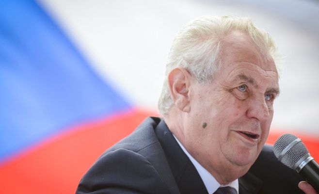 Президент Чехии назвал петухами министра финансов и премьер-министра