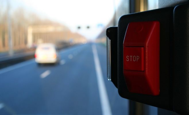 В Чехии из движущегося автобуса выпал пассажир