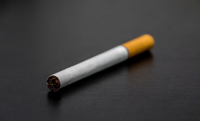 Лазеек в антитабачном законе нет. Курить запрещено везде