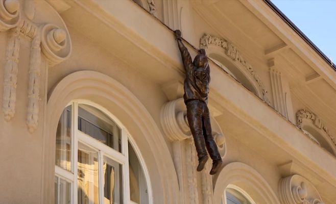 На здании музея в Оломоуце установлена новая скульптура Давида Черного