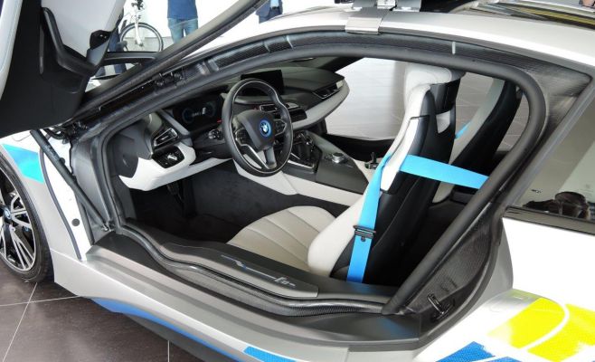 Разбито первое BMW i8, взятое полицией ЧР в аренду