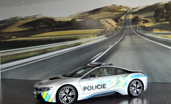 В результате ДТП с BMW i8 пострадал глава администрации президента Чехии