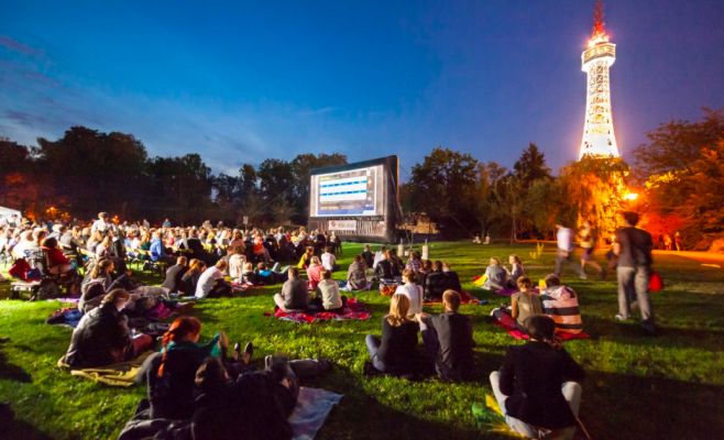 Пражане смогут бесплатно смотреть кино под открытым небом