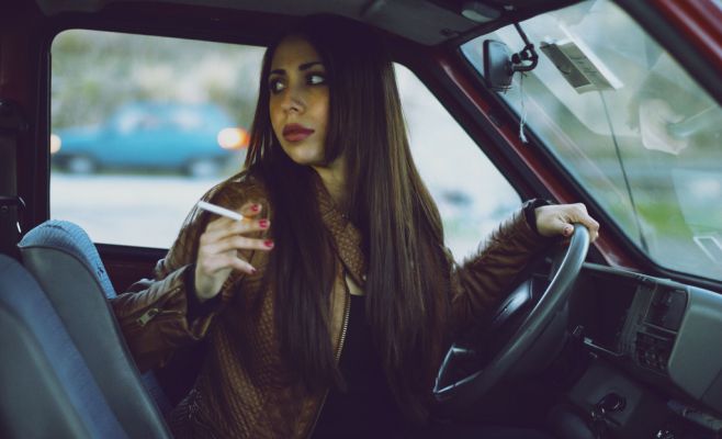 В Чехии хотят ужесточить антитабачный закон и запретить курение в авто