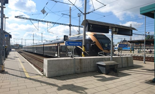 Из-за недомогания машиниста поезда произошла авария, пострадали 15 человек