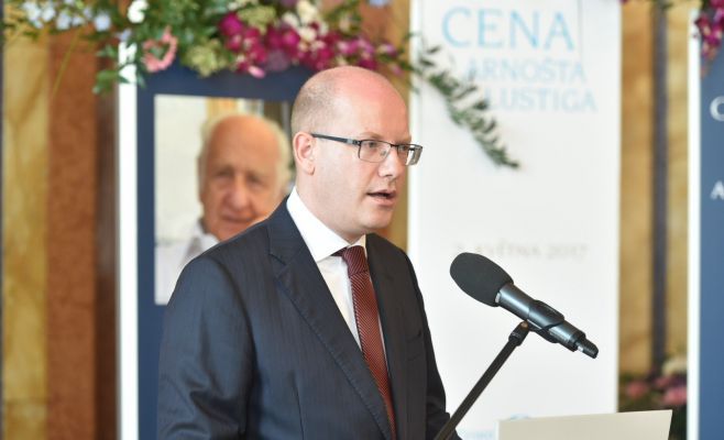 Премьер-министр Чехии заявил о разводе с женой