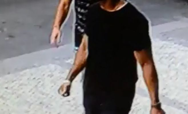 Неизвестный в центре Праги беспричинно напал на прохожего