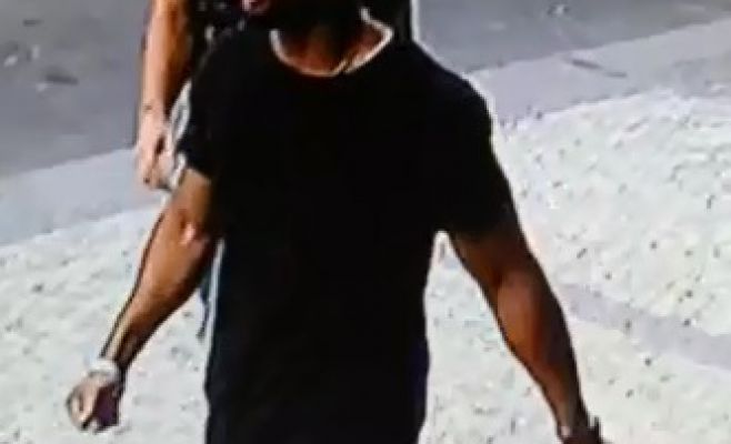 Неизвестный в центре Праги беспричинно напал на прохожего