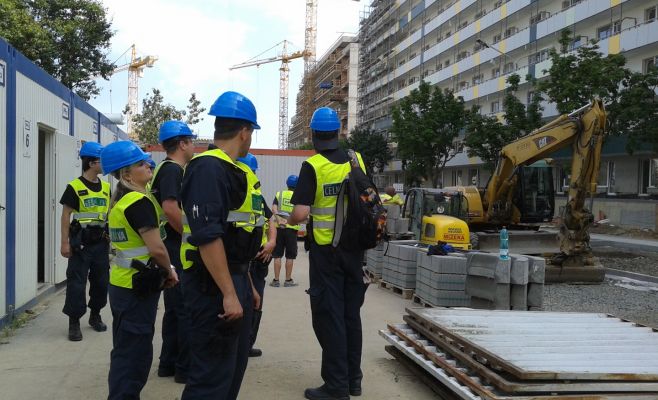 Проверки иностранцев в Праге: десятки украинцев будут депортированы