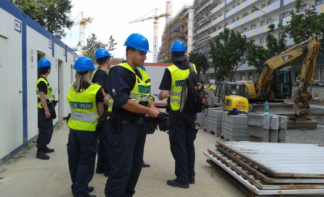 Проверки иностранцев в Праге: десятки украинцев будут депортированы