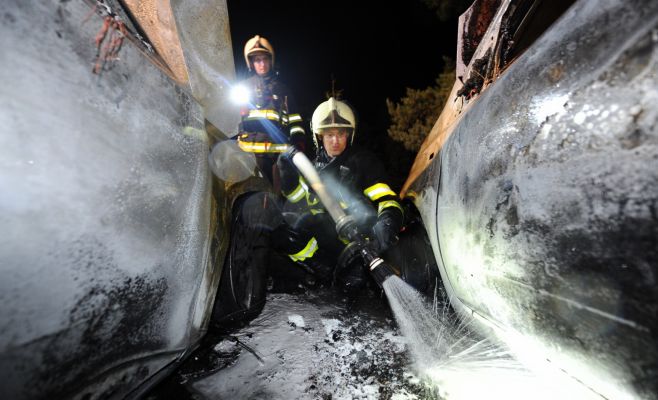 Ночью в Праге сгорели четыре автомобиля