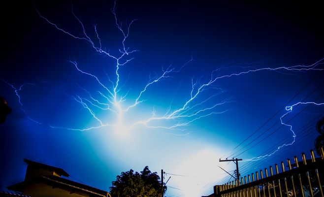 Днём на Чехию обрушится невыносимая жара, а ночью мощнейший шторм