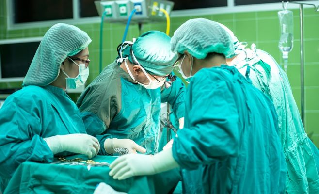 Уникальная операция: медики в Праге пересадили печень 4-месячному ребёнку