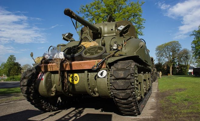 Военные на автомагистрали D35 «потеряли» танк