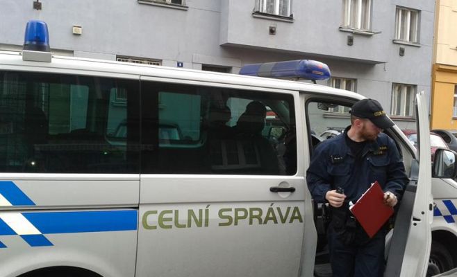 Проверки иностранцев в Праге: работников с польскими визами депортируют