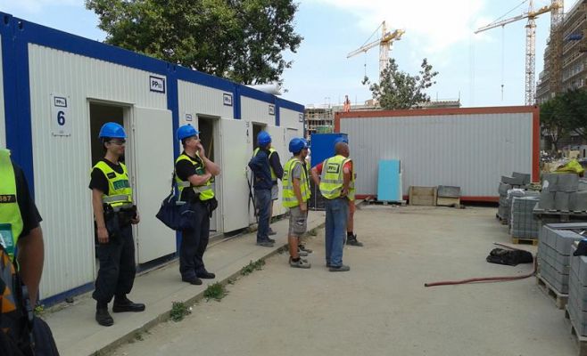 Проверки иностранцев в Праге: работников с польскими визами депортируют