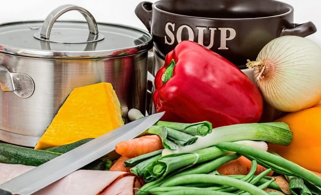 Половина чехов употребляет просроченные продукты питания