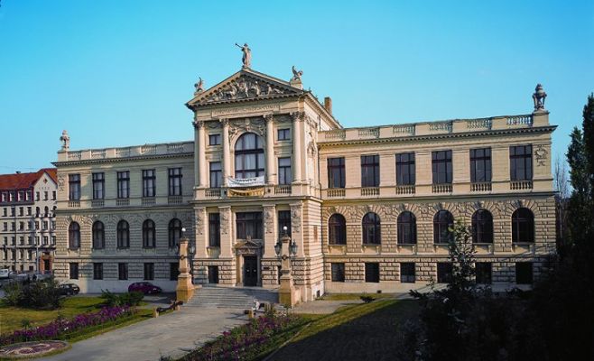 Выставка «Магия изображений святых»