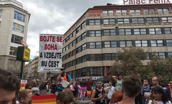 В центре Праги проходит гей-парад Prague Pride. Фото